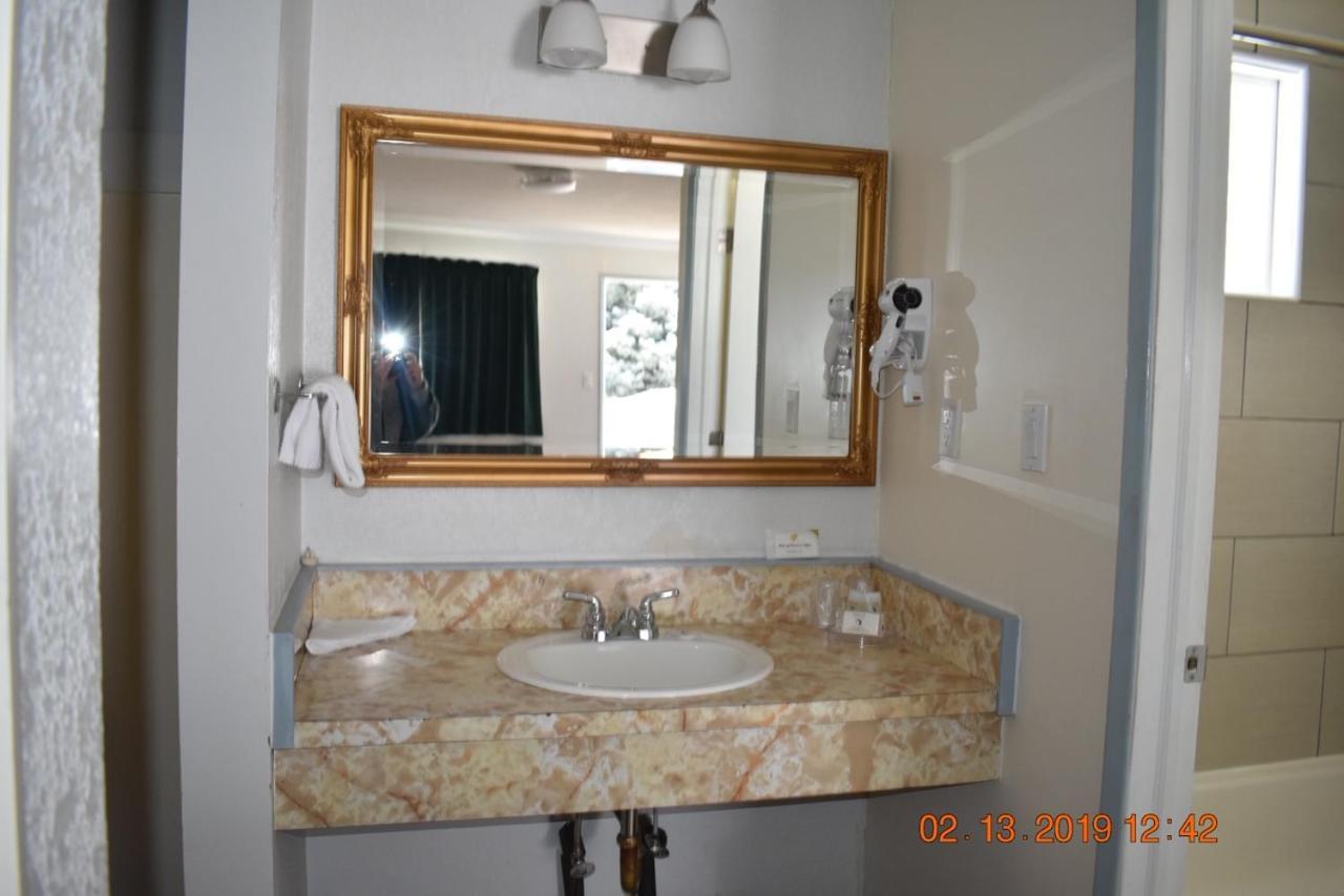 Evening Star Motel Greenwood Bagian luar foto