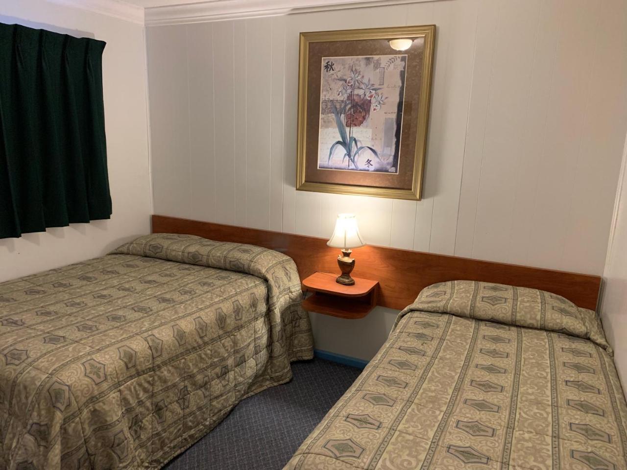 Evening Star Motel Greenwood Bagian luar foto