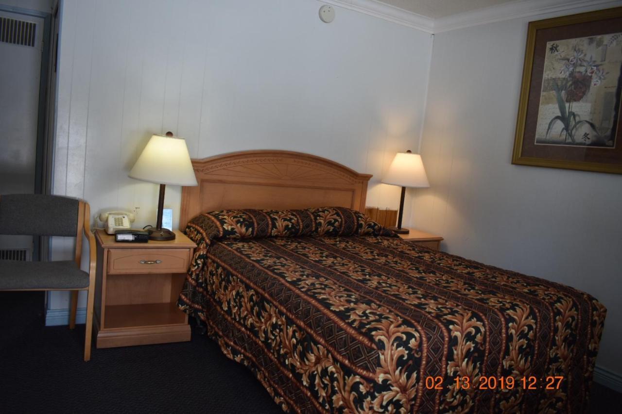 Evening Star Motel Greenwood Bagian luar foto