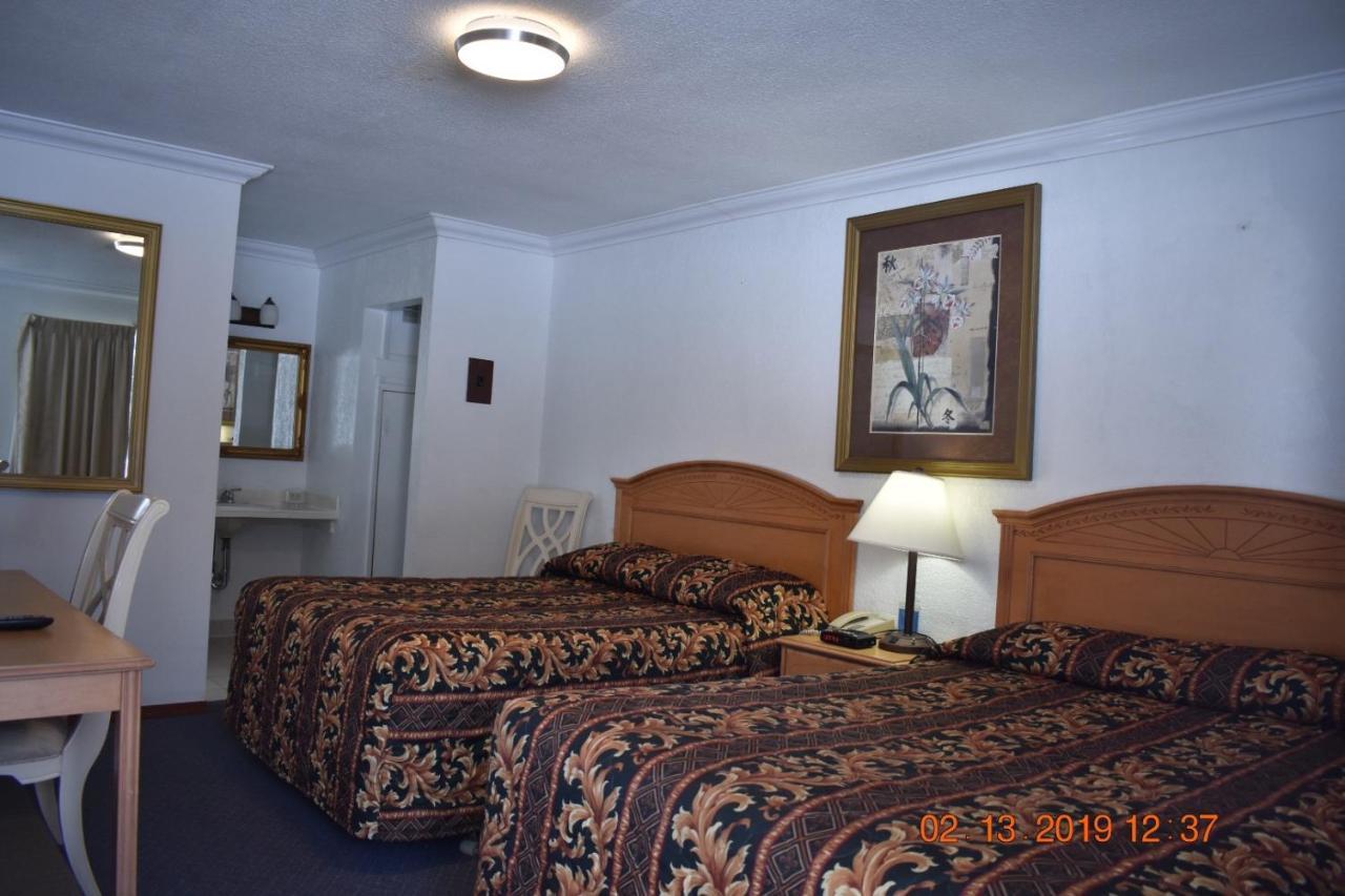 Evening Star Motel Greenwood Bagian luar foto