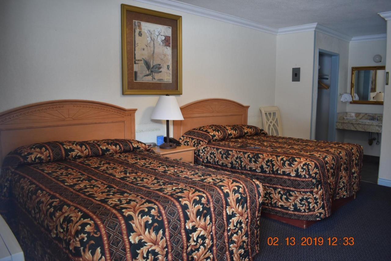 Evening Star Motel Greenwood Bagian luar foto